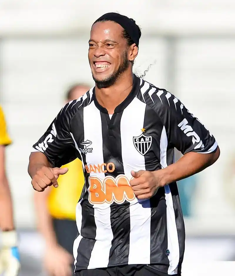 同时让他在 同时让他在