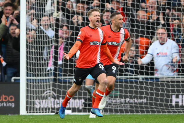 颜骏凌：比赛对年轻球员有锻炼价值，需去适应日韩球员的比赛节奏.