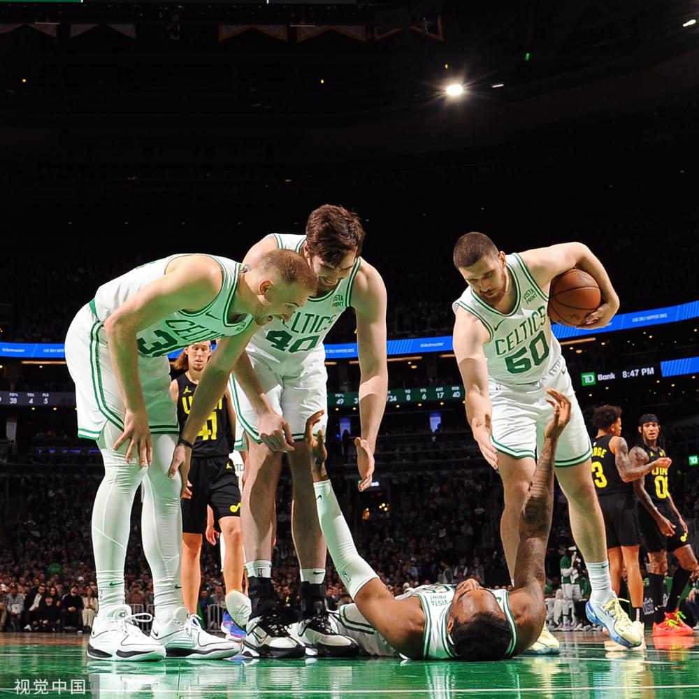 他们坚定地 他们坚定地